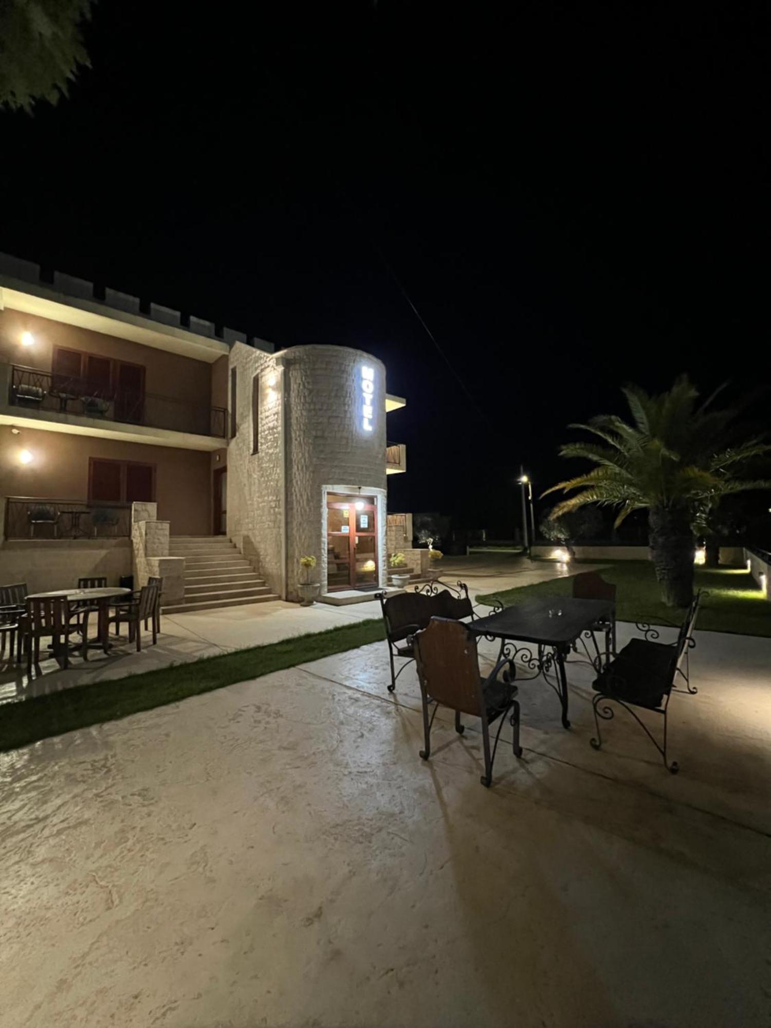 Motel Zeta Lux Mitrovici  ภายนอก รูปภาพ